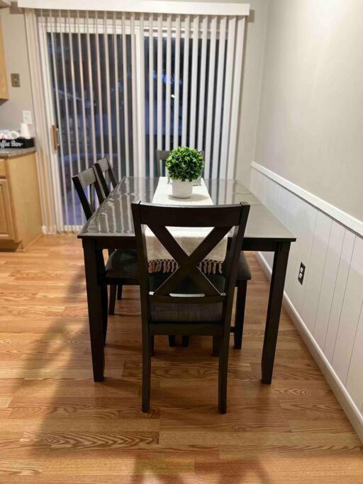 Cozy Bungalow In מדיסון הייטס מראה חיצוני תמונה